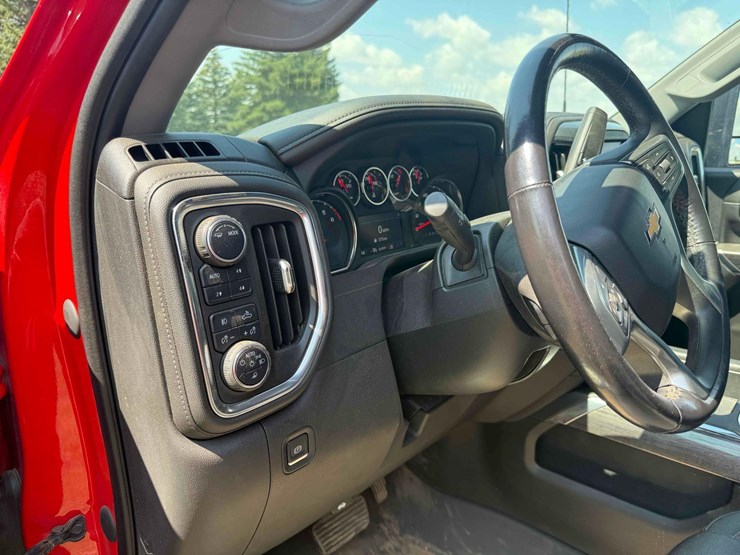 2022-chevrolet-3500-image-26