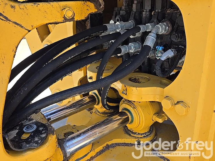 2019-deere-310sl-image-33