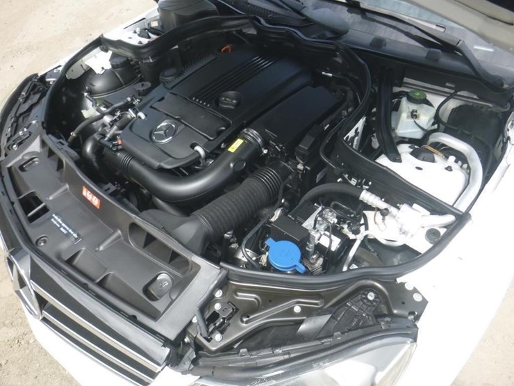2014-mercedes-c250-sedan-image-10