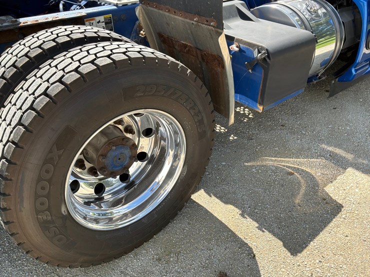 2018-kenworth-t680-image-36