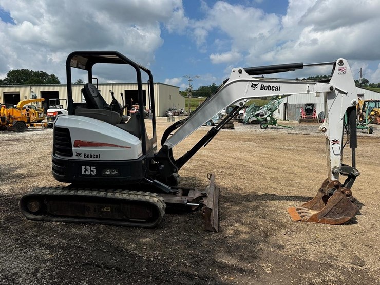 2016-bobcat-e35-image-7