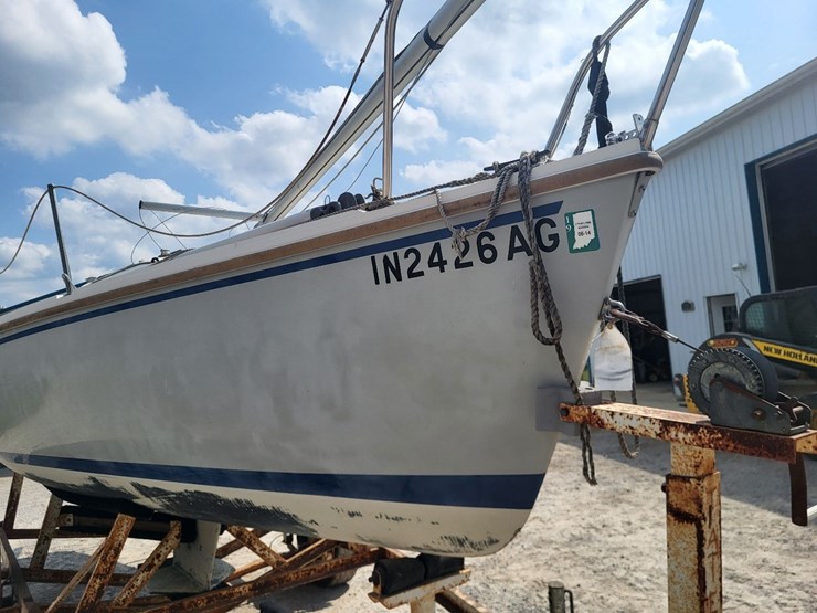 capri-sailboat-w/-single-axle-bumper-trailer-and-johnson-sailmaster-motor-image-39