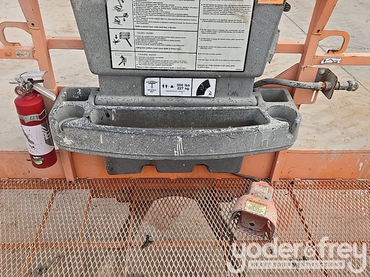 2016-jlg-800aj-image-29