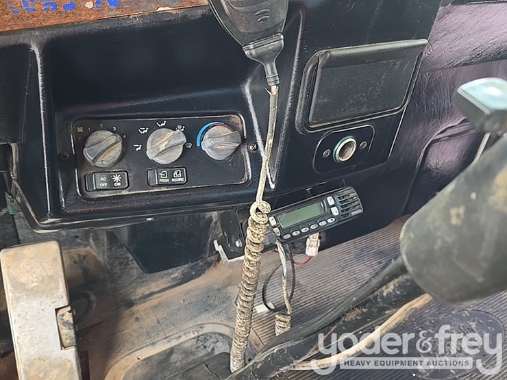 2000-peterbilt-357-image-70