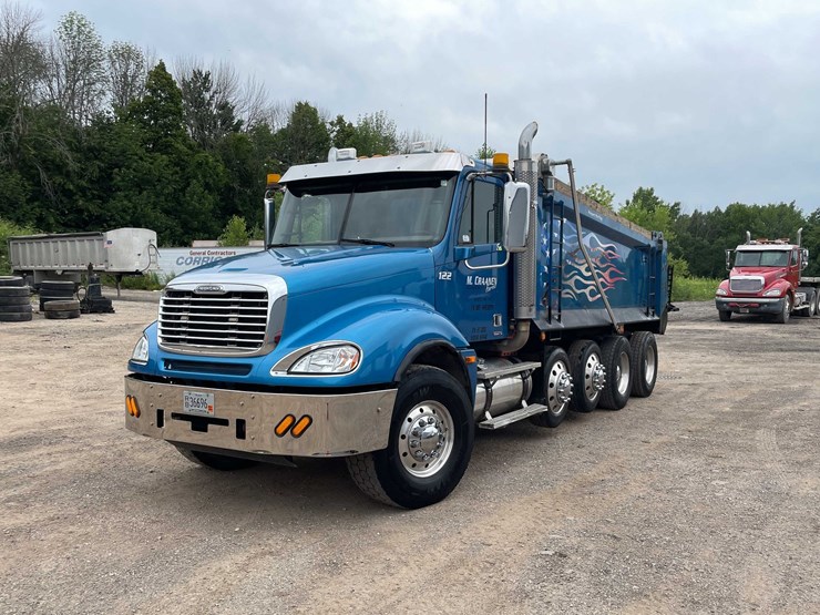 #141-•-2007-freightliner-cascadia-dump-truck-(has-wi-title)-(denmark,-wi)-image-1