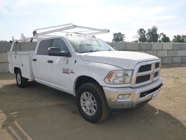 2016-dodge-ram-3500-image-3