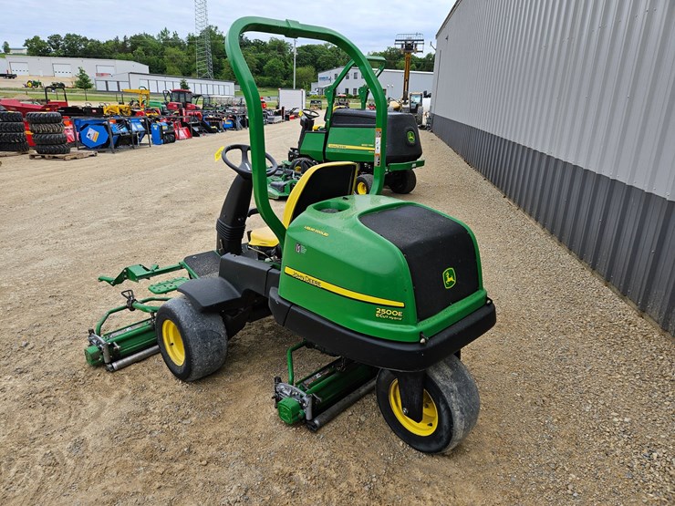 john-deere-2500e-image-3