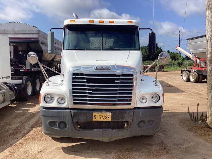 2006-freightliner-cst120-image-2