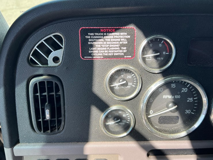 2011-peterbilt-386-image-56