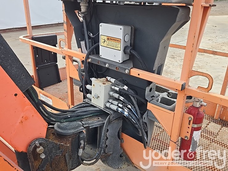 2016-jlg-800aj-image-17