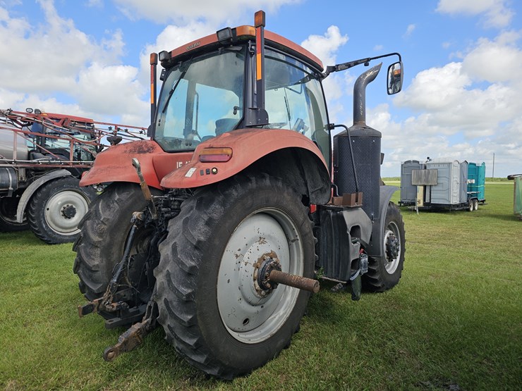 case-ih-220-image-3