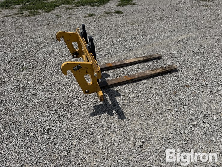 john-deere-wheel-loader-pallet-forks-image-4