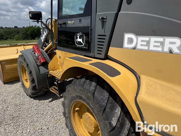 2014-deere-244j-image-19