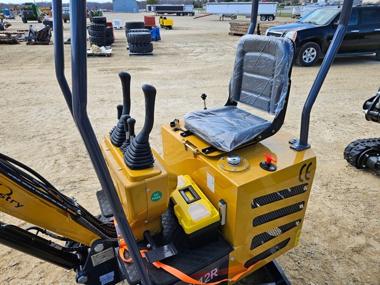 #217-•-2026-agt-mx12r-mini-excavator-image-15