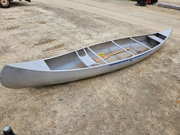 #6882-•-grumman-16'-canoe-image-1