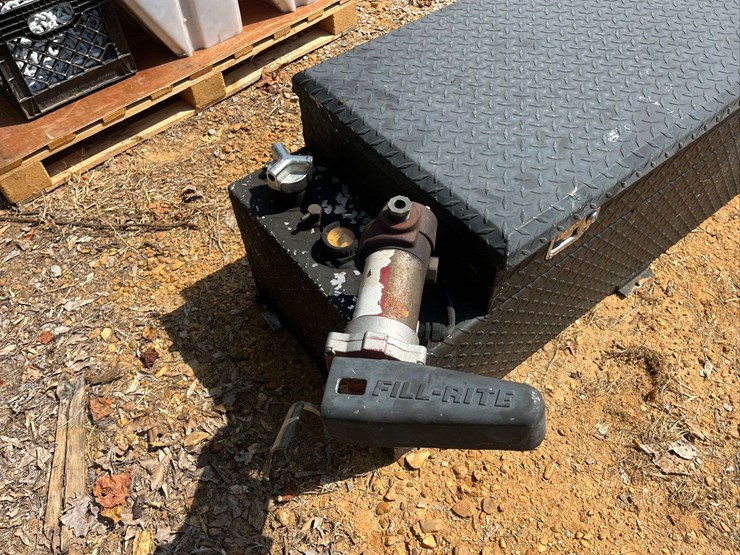 aux-fuel-tank-with-tool-box-on-top-image-3