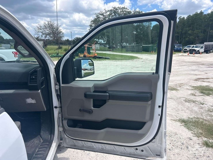 2017-ford-f150-image-18