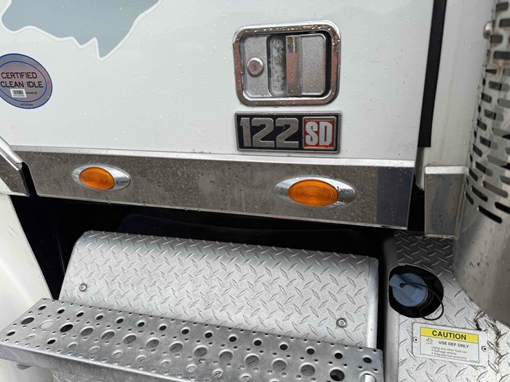 2018-freightliner-semi-image-29