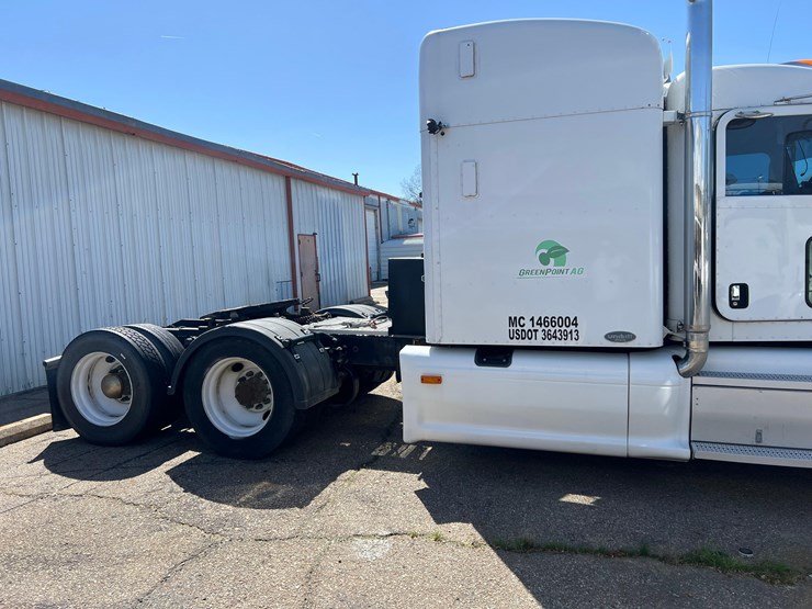 2011-peterbilt-386-image-3