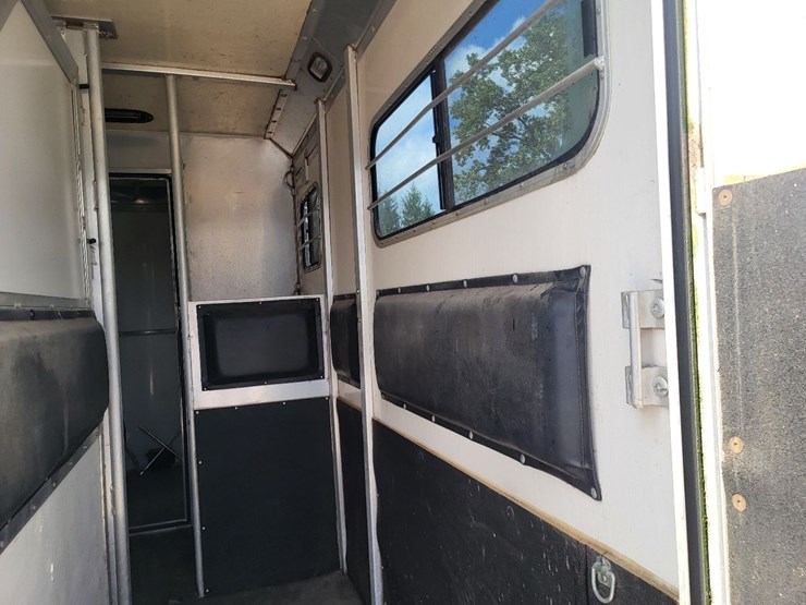 hart-tandem-axle-2-horse-bumper-trailer-w/tack-room-image-31
