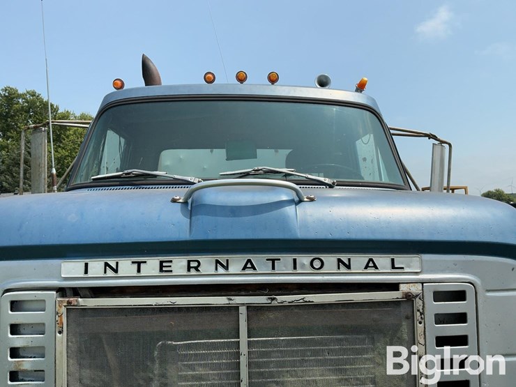 1975-international-f2070a-image-10