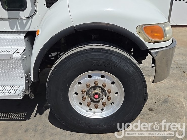 2012-peterbilt-348-image-12
