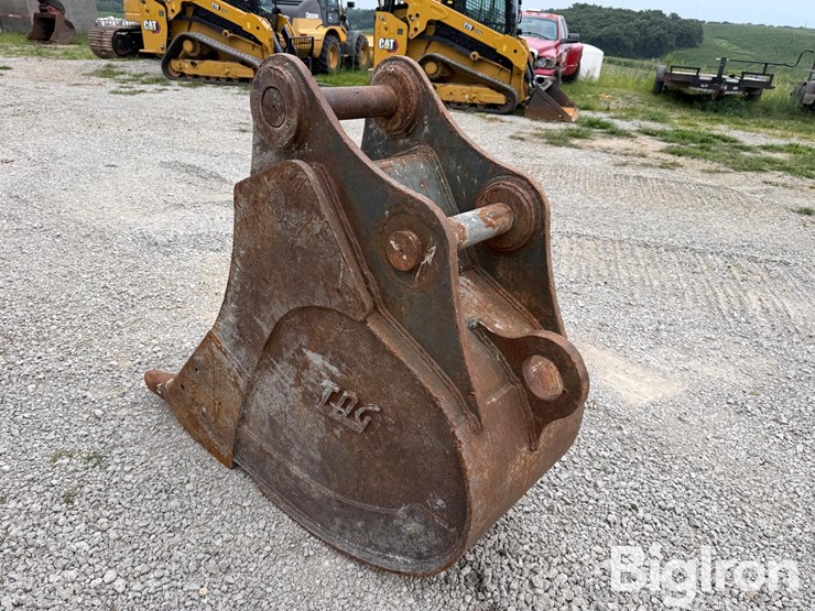 tag-24"-excavator-bucket-image-7