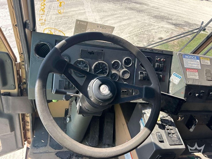2012-crane-carrier-co.-low-entry-t/a-loadmaster-rear-loader-garbage-truck-image-16