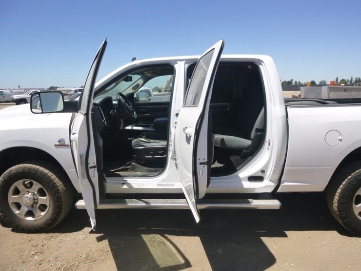 2017-dodge-3500-image-7