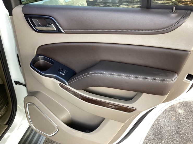 2017-chevrolet-tahoe-image-27