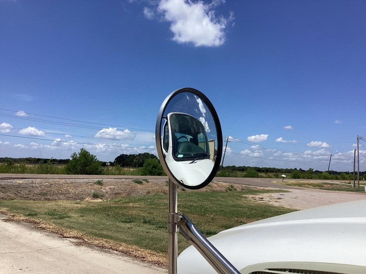 2014-freightliner-m2-image-11