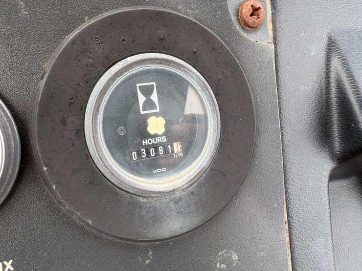 deere-210c-image-18