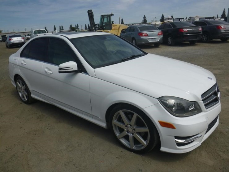 2014-mercedes-c250-sedan-image-2