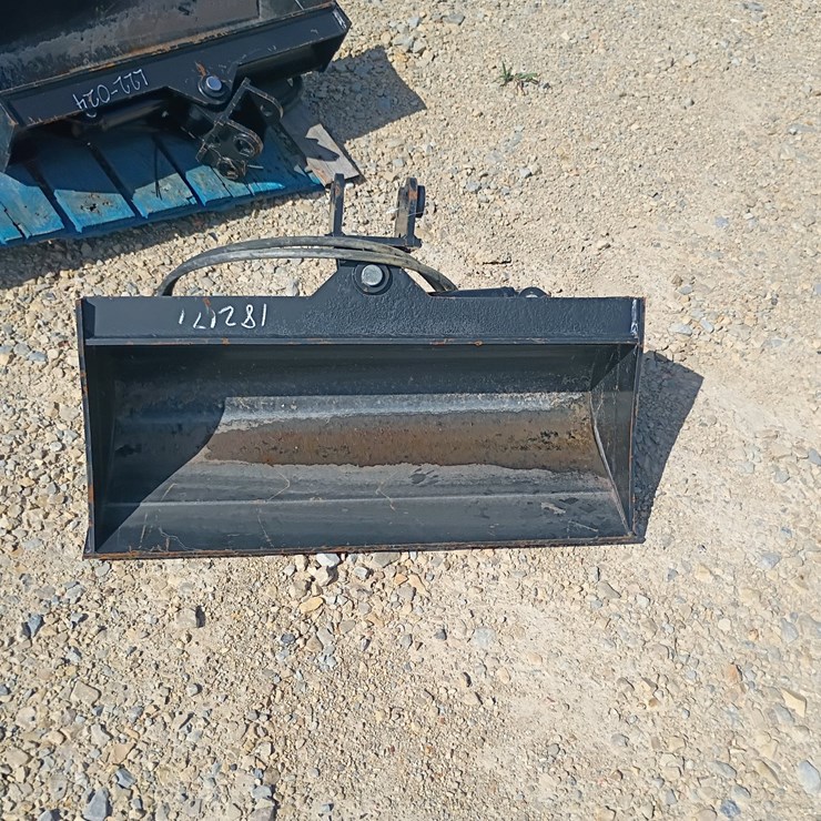 #26116 • Future Hydraulic Tilt Bucket Mini Excavator Attachment