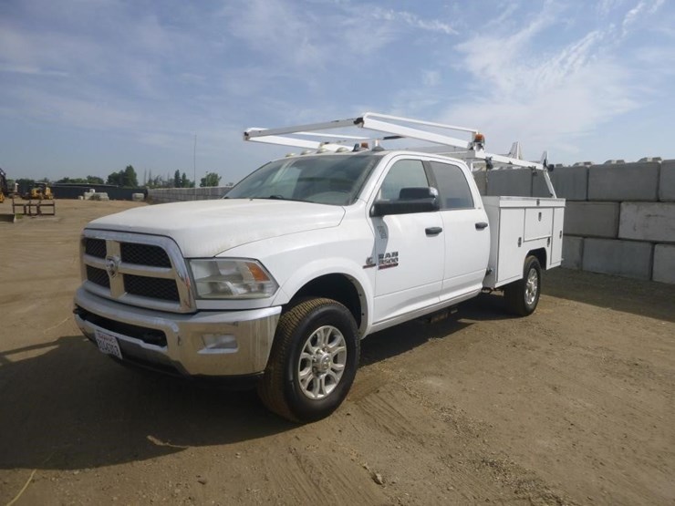2016-dodge-ram-3500-image-2
