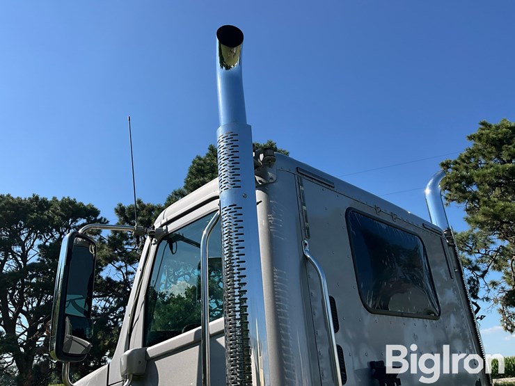 2016-freightliner-122sd-image-16