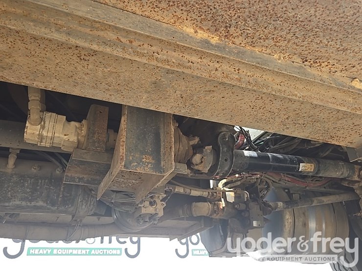 2012-peterbilt-348-image-24