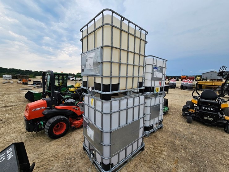 #6907-•-330-gallon-oil-cage-totes-image-1