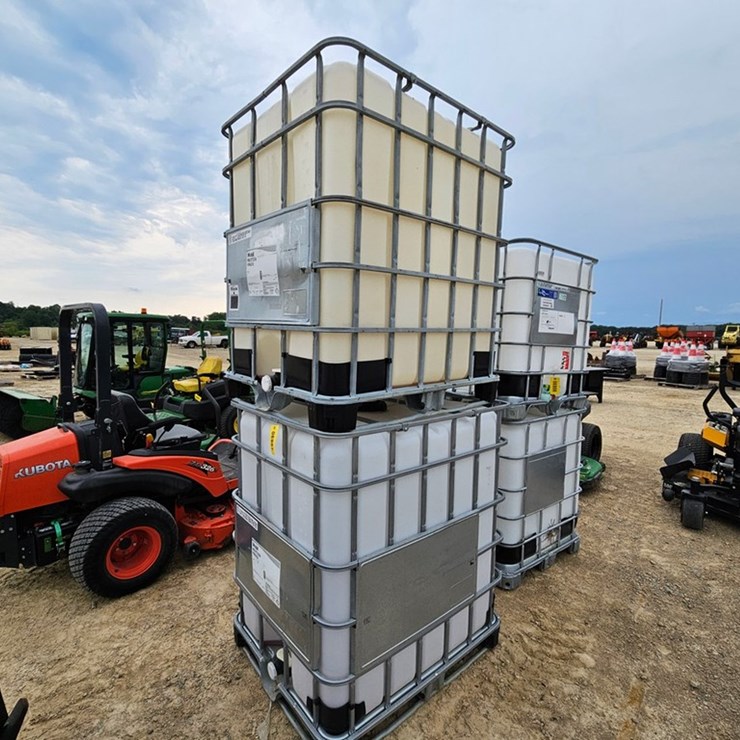 #6907 • 330 Gallon Oil Cage Totes