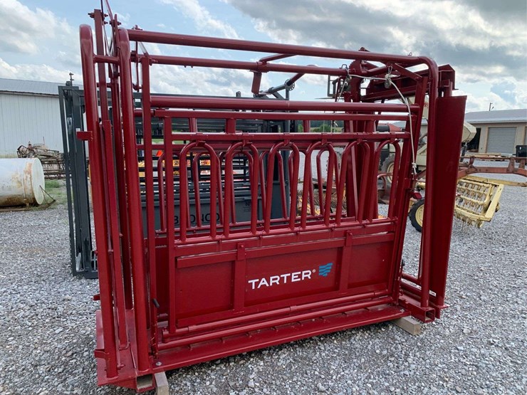 tarter-cattle-master-squeeze-chute-image-7