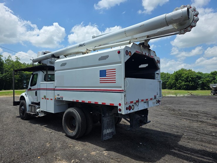 freightliner-bucket-truck-image-6