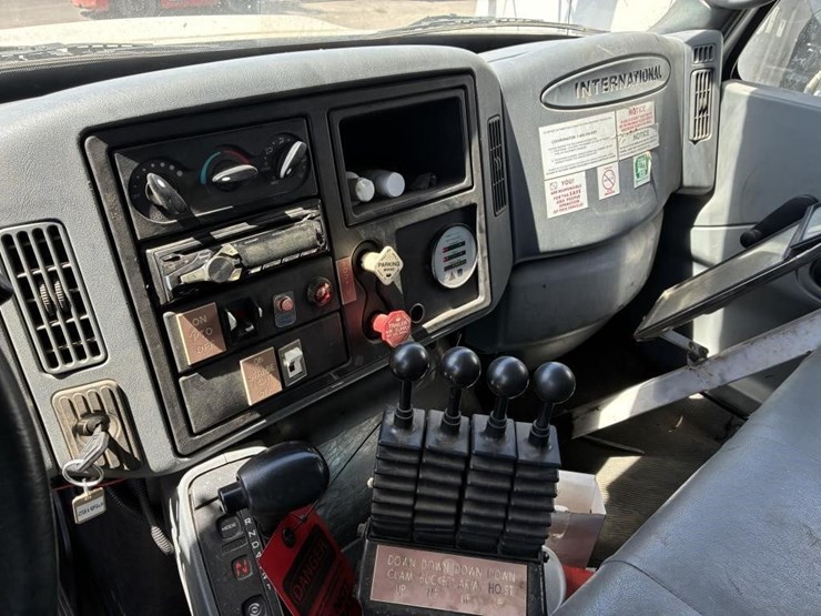 2003-international-durastar-4300-image-20
