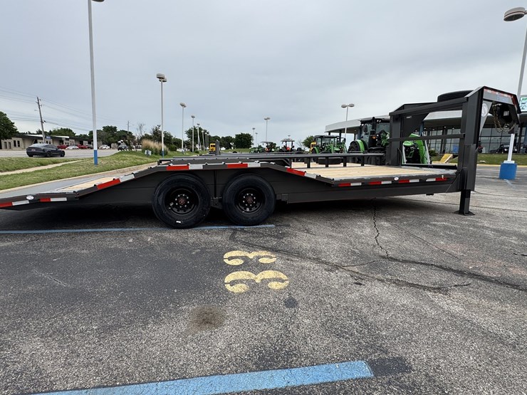 2026-bellwether-premier-8.5'x24'-hyd-tilt-gooseneck-trailer-image-1
