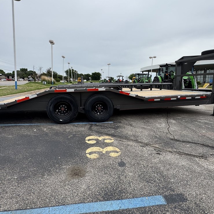 2026 Bellwether Premier 8.5'x24' Hyd Tilt Gooseneck Trailer