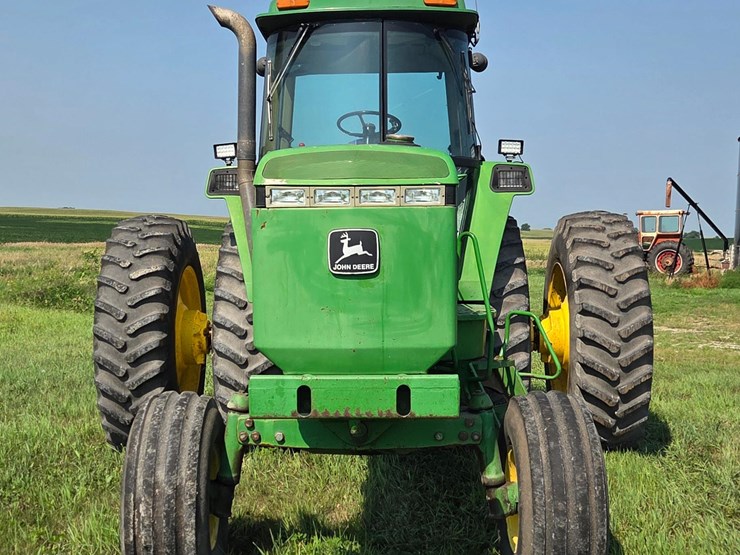 1993-john-deere-4760-image-2
