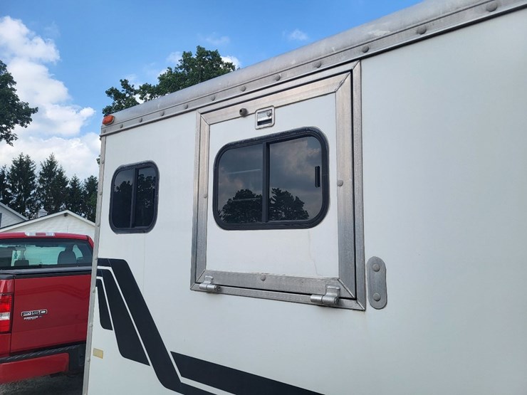 hart-tandem-axle-2-horse-bumper-trailer-w/tack-room-image-51