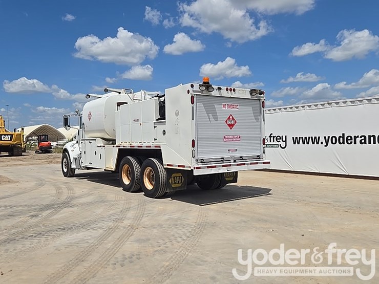 2012-peterbilt-348-image-3