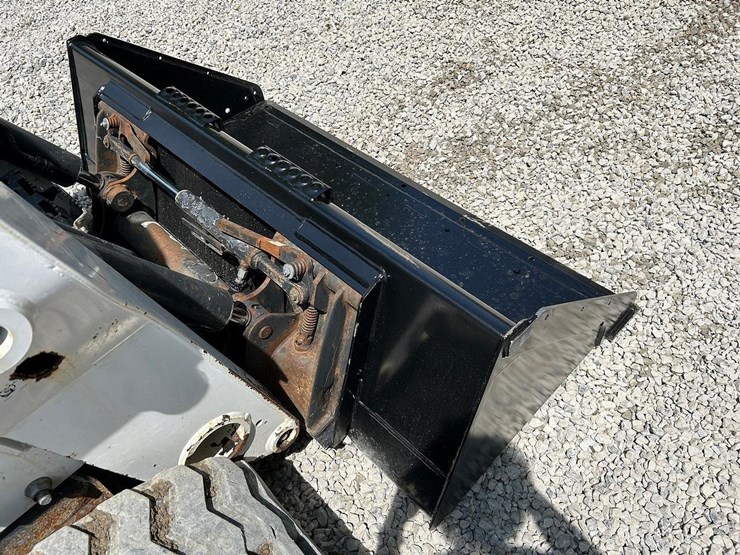 68"-low-pro-skid-steer-bucket-image-4