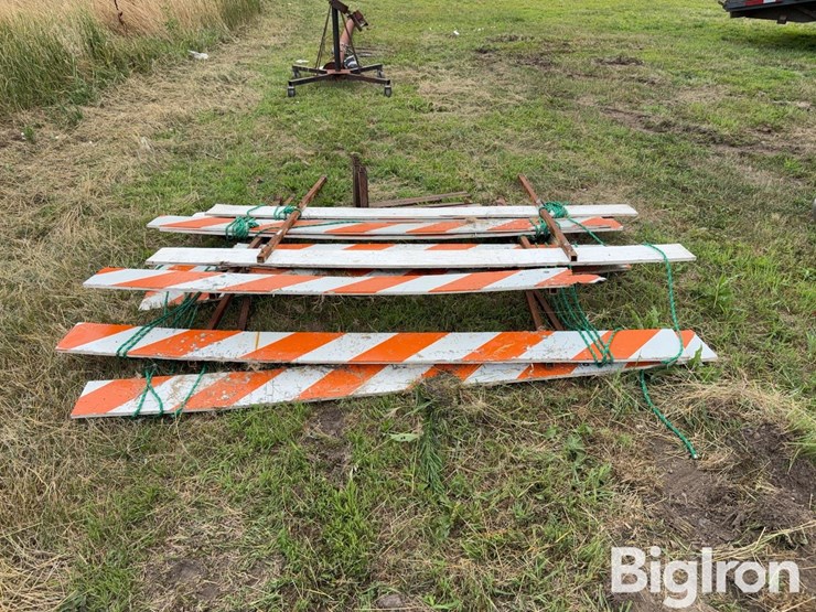 homemade-8’-construction-barricade-image-6
