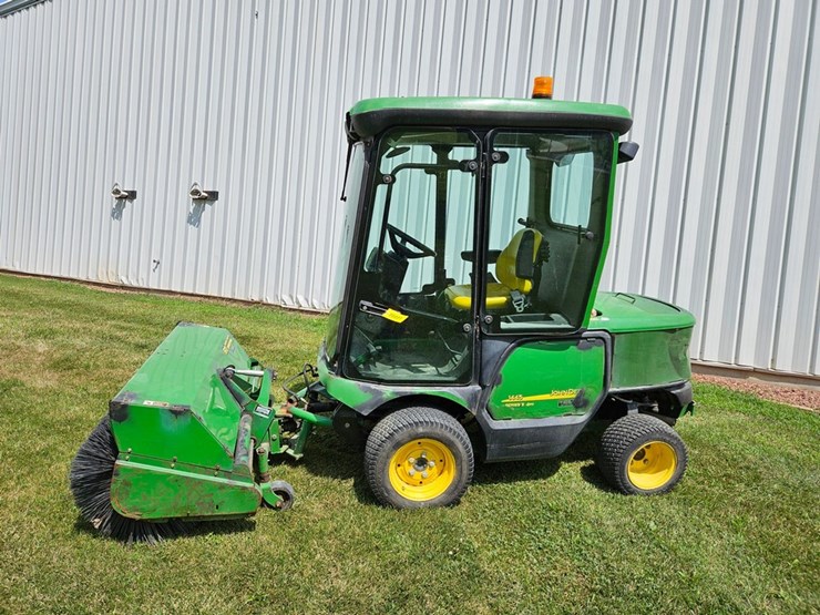 2011-john-deere-1445-image-2